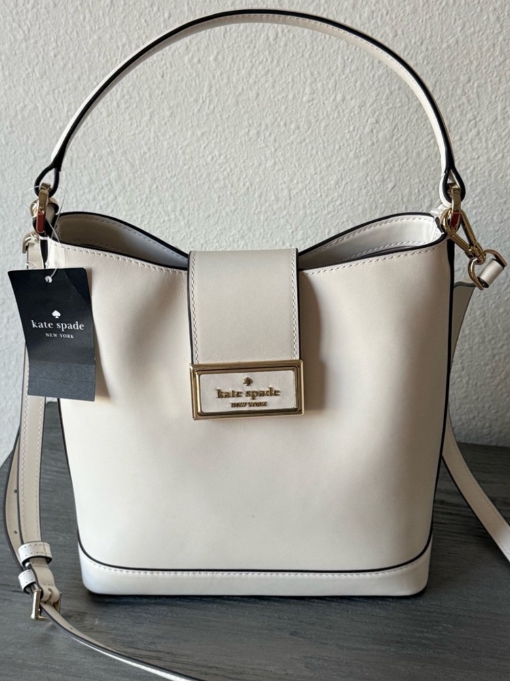 NWT Kate Spade “Reegan” KA753 smooth leather bucket bucket bag in meringue - Picture 2 of 16